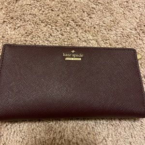 Kate Spade wallet. Like new in excellent condition.